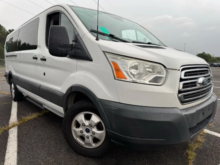 2017 Ford Transit XLT photo 1