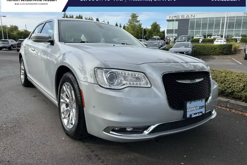 2020 Chrysler 300 Touring photo 1