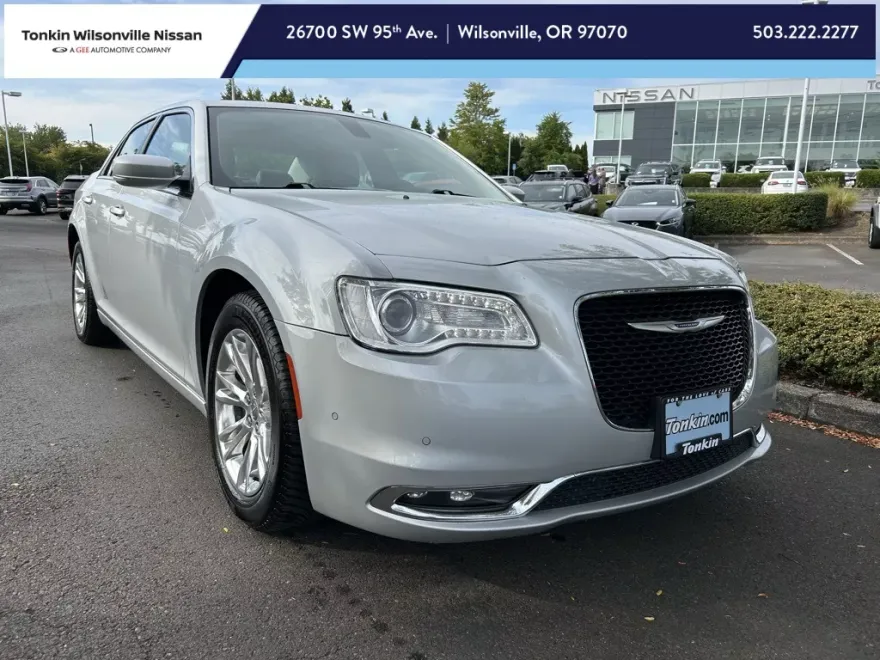 2020 Chrysler 300 Touring photo 1
