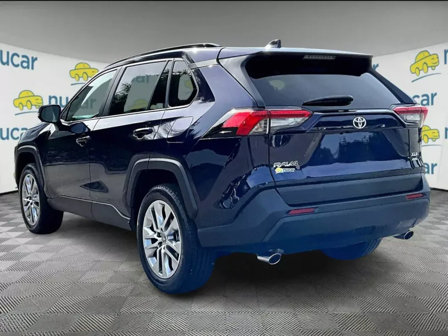 2023 Toyota RAV4 XLE Premium photo 1