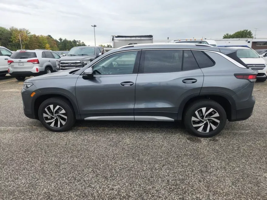 2025 Volkswagen Tiguan S photo 1