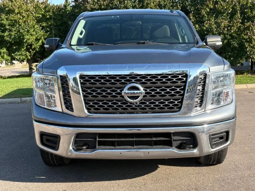 2018 Nissan Titan SV photo 1