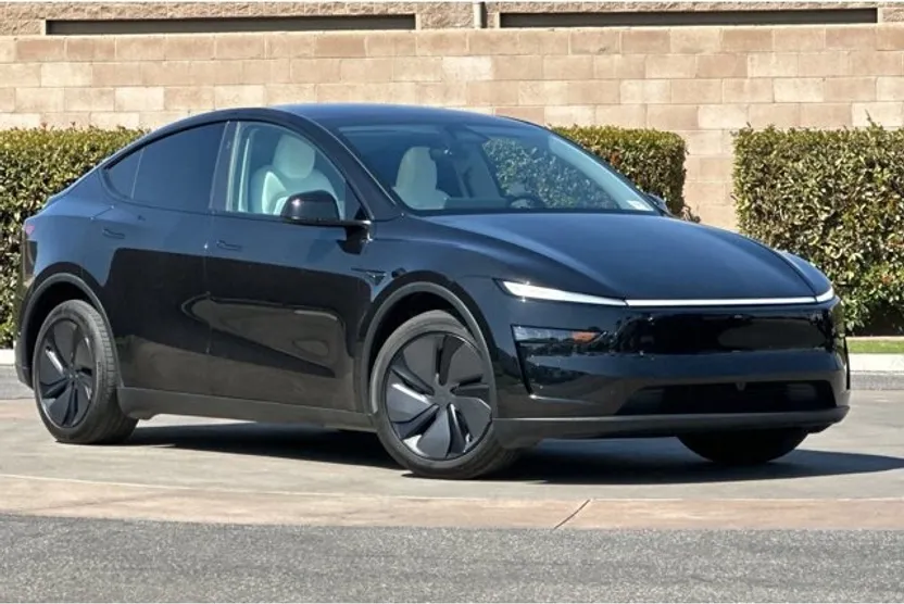 2026 Tesla Model Y Long Range photo 1