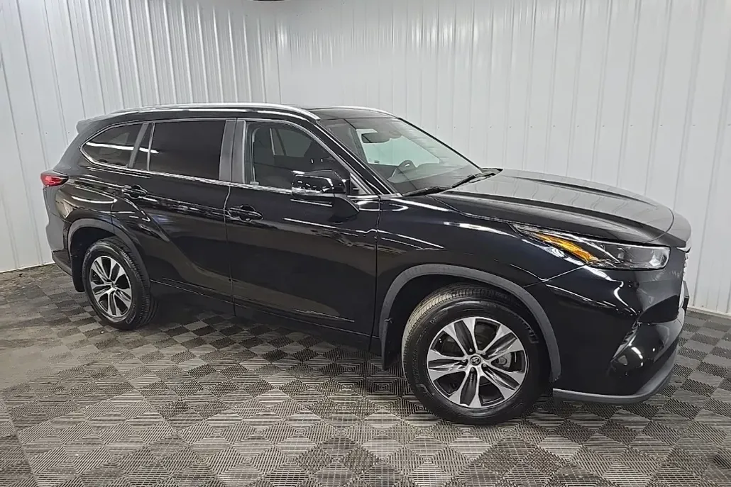 2023 Toyota Highlander XSE photo 1