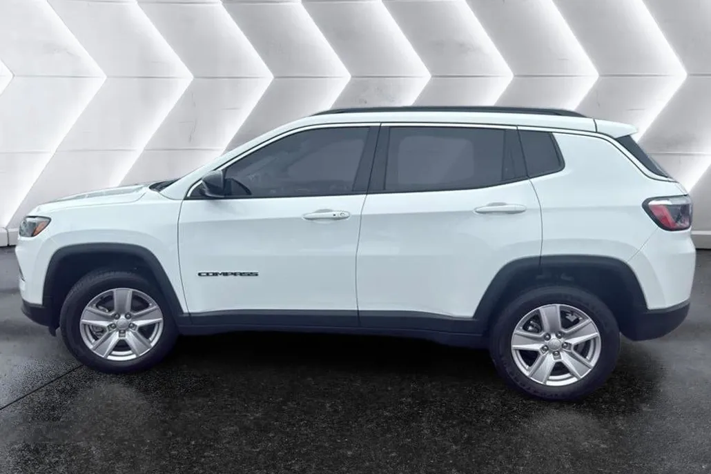 2022 Jeep Compass Latitude photo 1