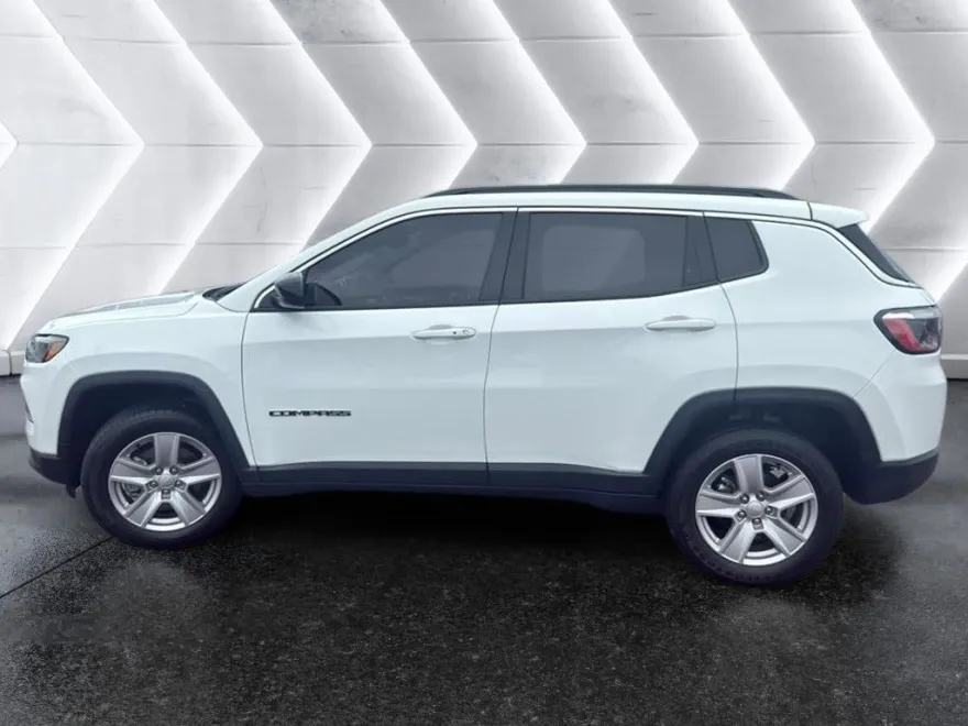 2022 Jeep Compass Latitude photo 1
