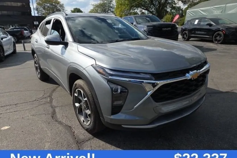 2025 Chevrolet Trax LT photo 1