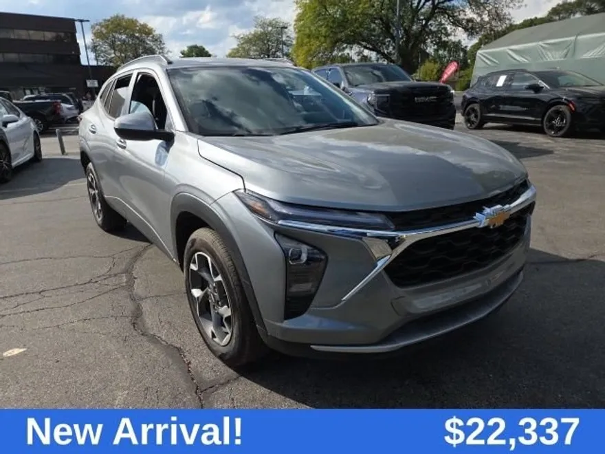 2025 Chevrolet Trax LT photo 1