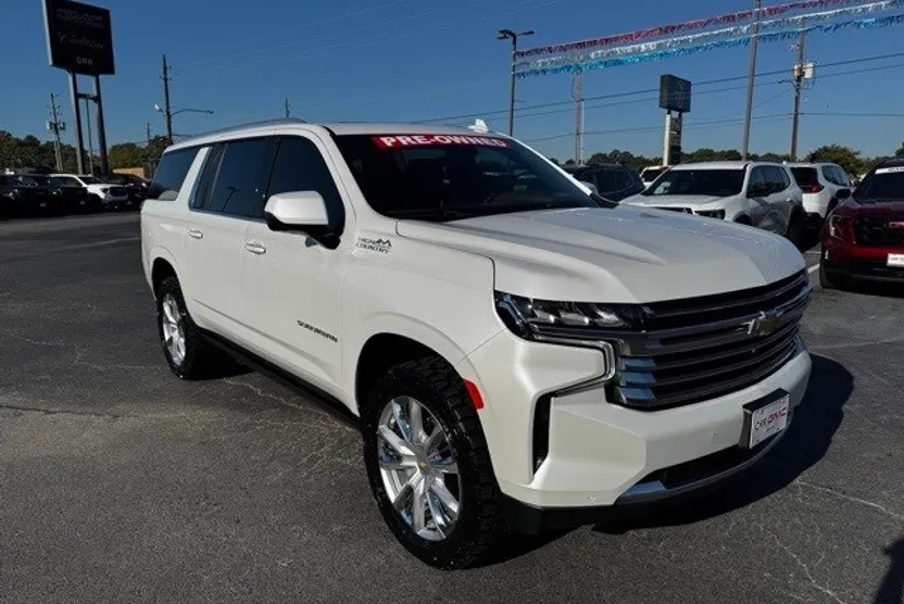 2023 Chevrolet Suburban High Country photo 1