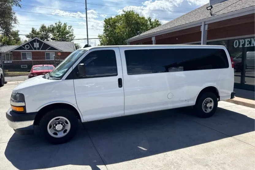 2019 Chevrolet Express Passenger LT 3500 photo 1