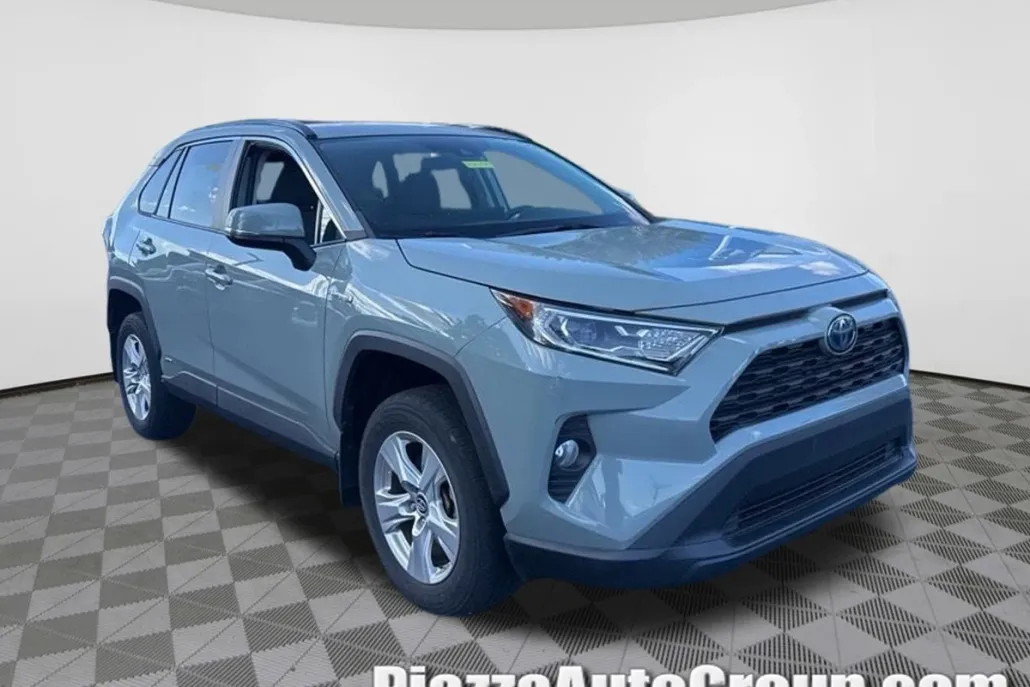 2019 Toyota RAV4 Hybrid XLE photo 1