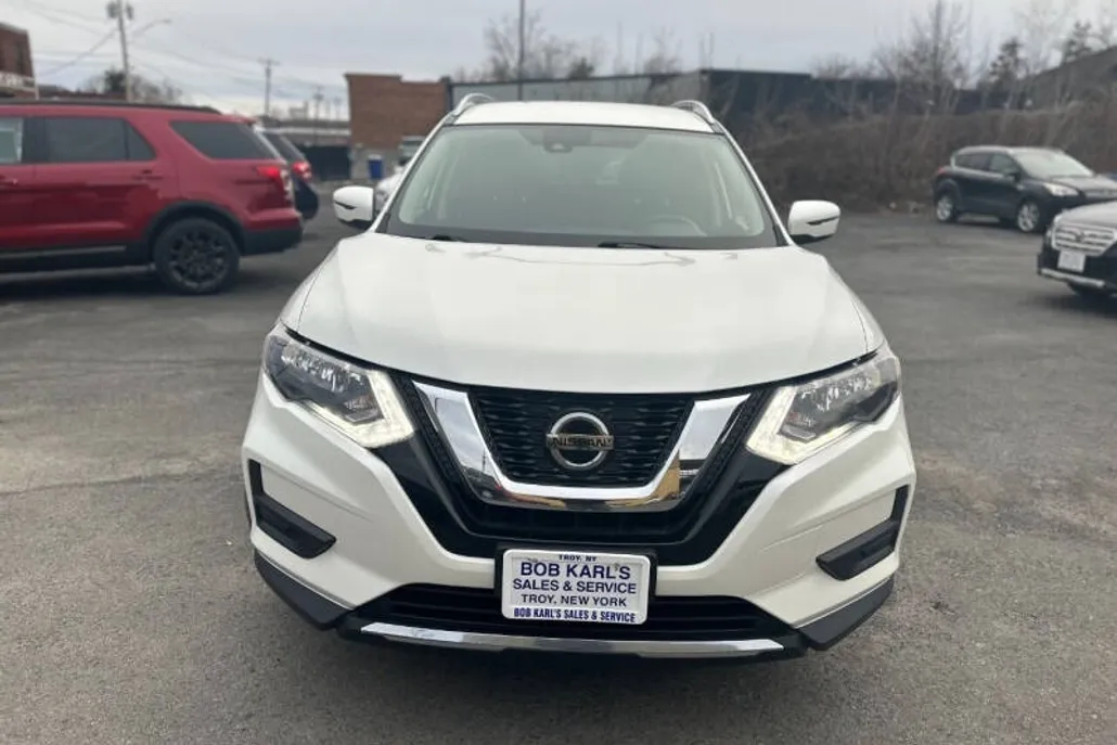 2019 Nissan Rogue SV photo 1