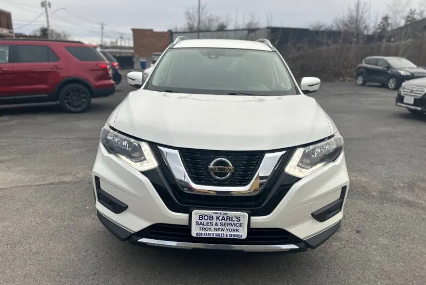 2019 Nissan Rogue SV photo 1
