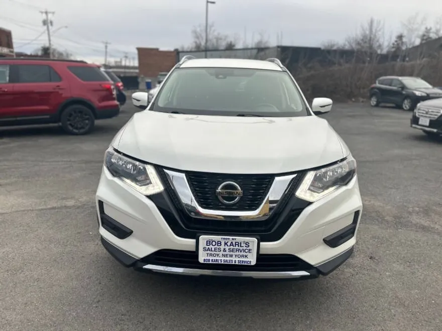 2019 Nissan Rogue SV photo 1