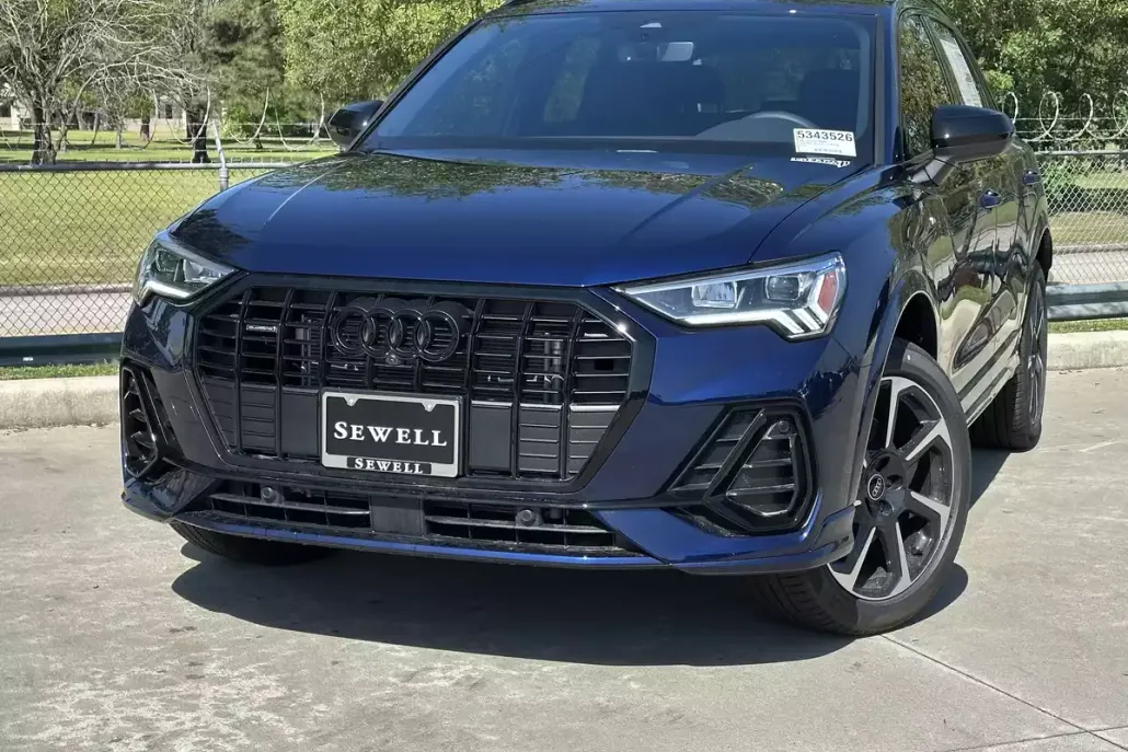 2025 Audi Q3 45 TFSI S line Premium photo 1