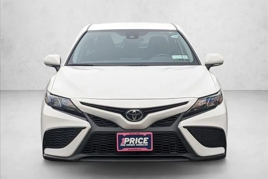 2024 Toyota Camry SE photo 1