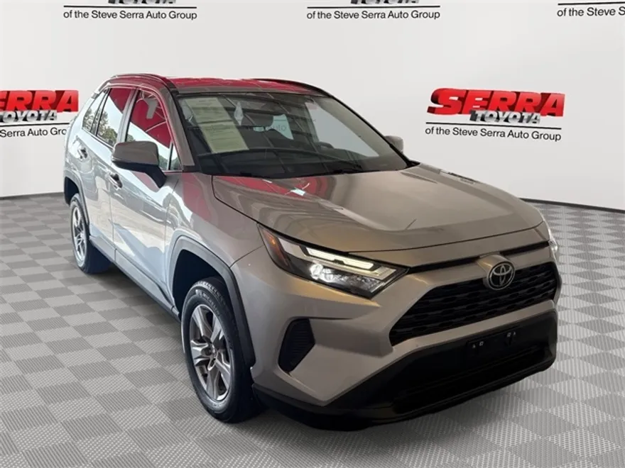 2024 Toyota RAV4 XLE photo 1