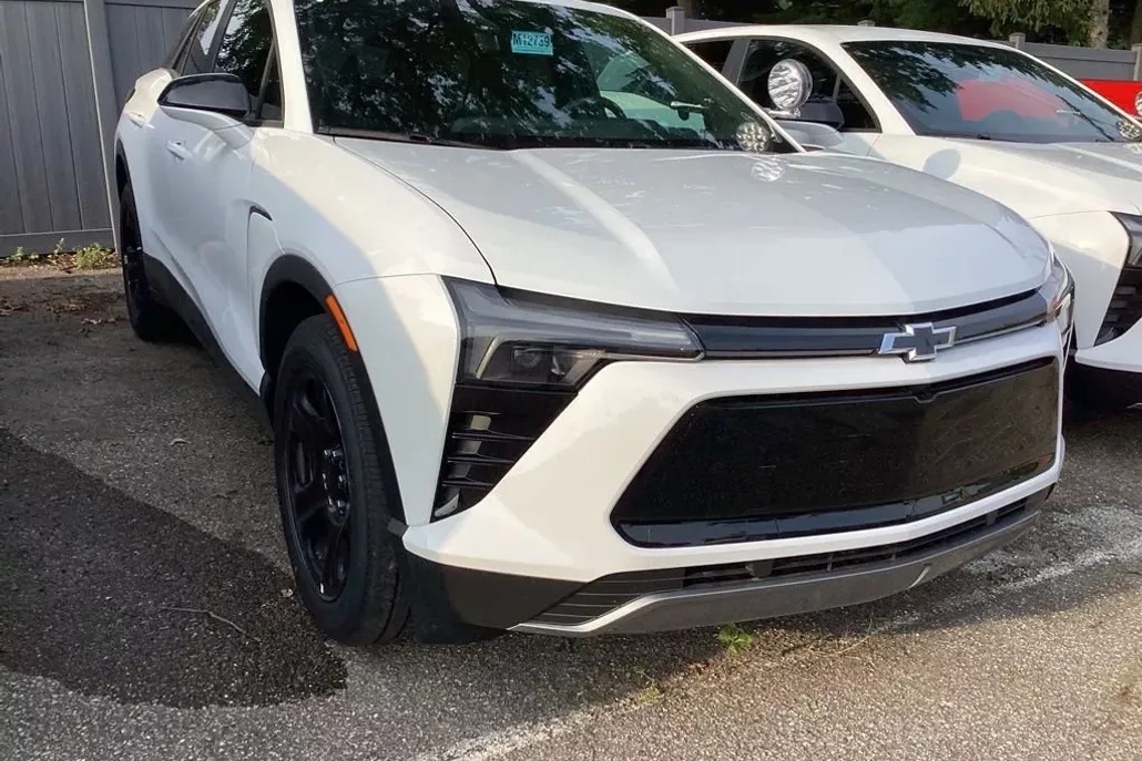 2025 Chevrolet Blazer EV photo 1