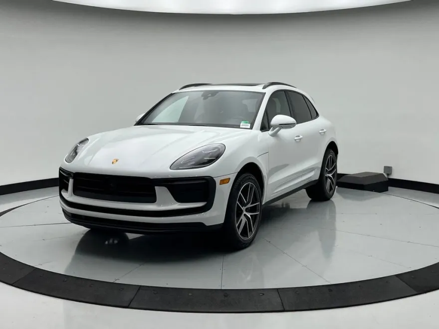 2025 Porsche Macan Base photo 1