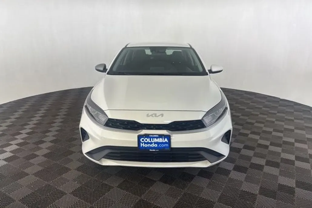 2023 Kia Forte LXS photo 1