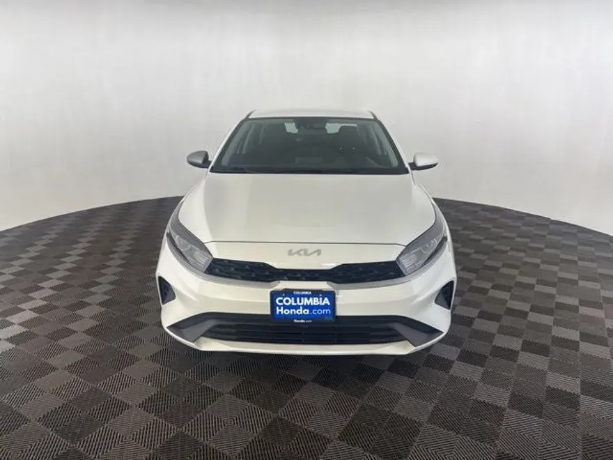 2023 Kia Forte LXS photo 1