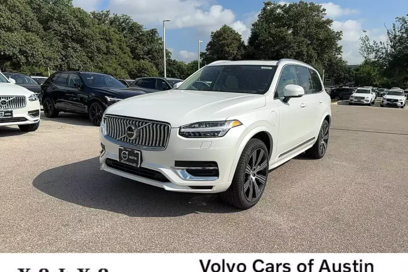 2025 Volvo XC90 Core T8 AWD photo 1