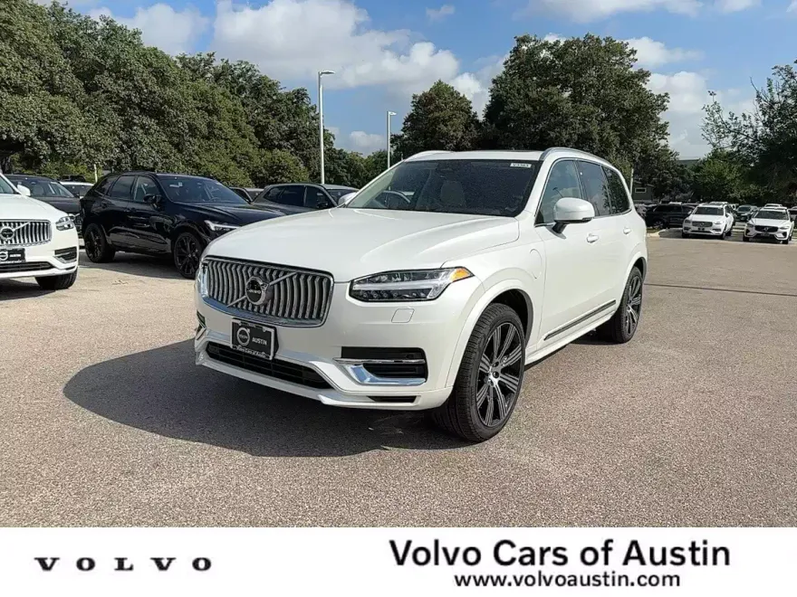 2025 Volvo XC90 Core T8 AWD photo 1