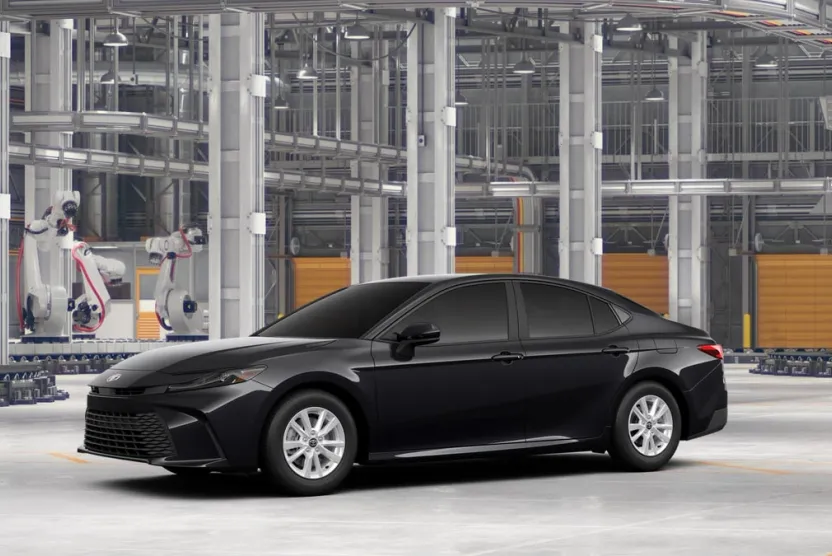 2025 Toyota Camry LE photo 1
