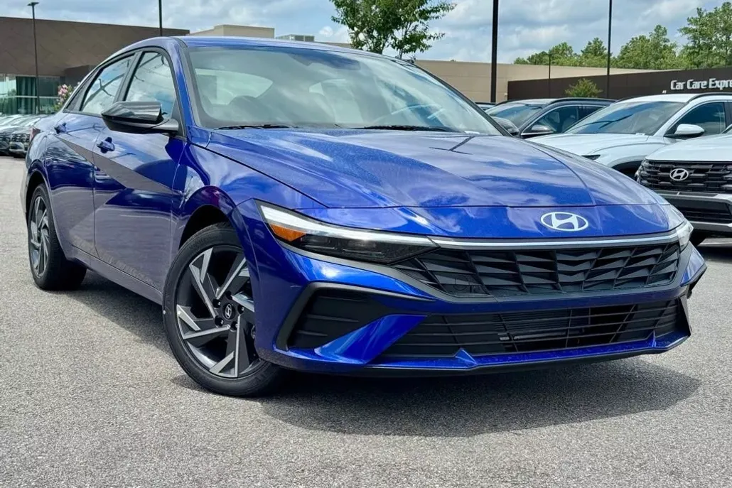 2025 Hyundai Elantra SEL Sport photo 1