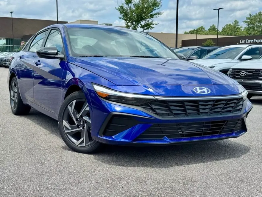 2025 Hyundai Elantra SEL Sport photo 1
