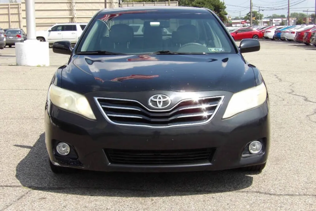 2011 Toyota Camry XLE photo 1