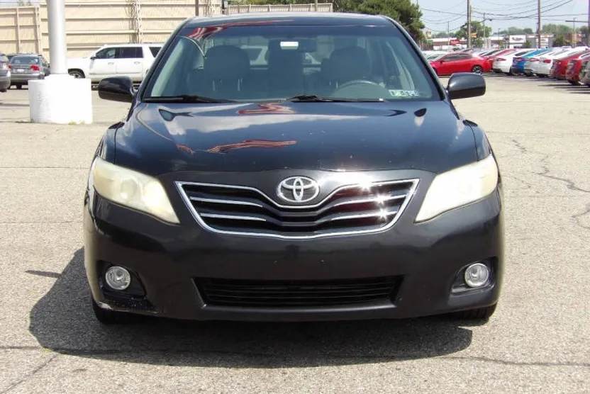 2011 Toyota Camry XLE photo 1