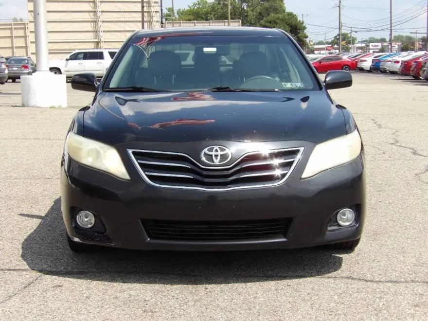 2011 Toyota Camry XLE photo 1