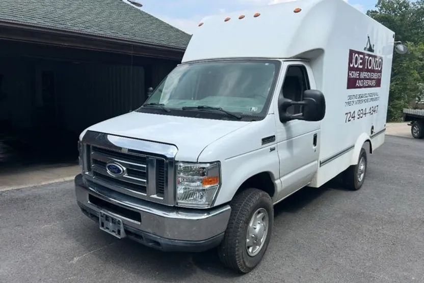 2011 Ford E-350 photo 1
