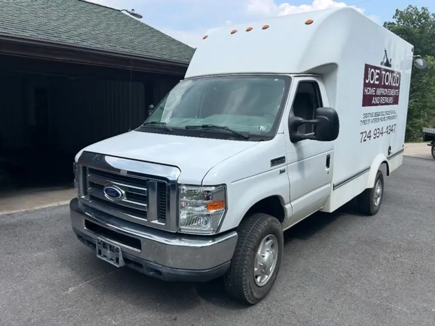 2011 Ford E-350 photo 1