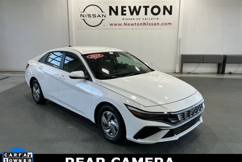 2025 Hyundai Elantra SE photo 1