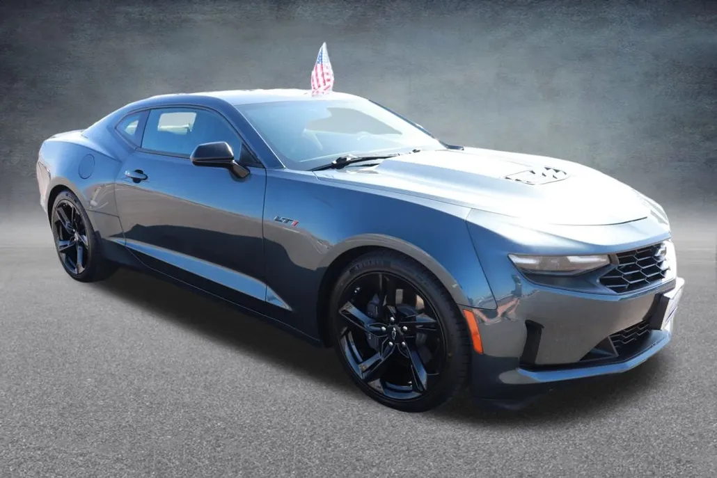 2021 Chevrolet Camaro LT1 photo 1