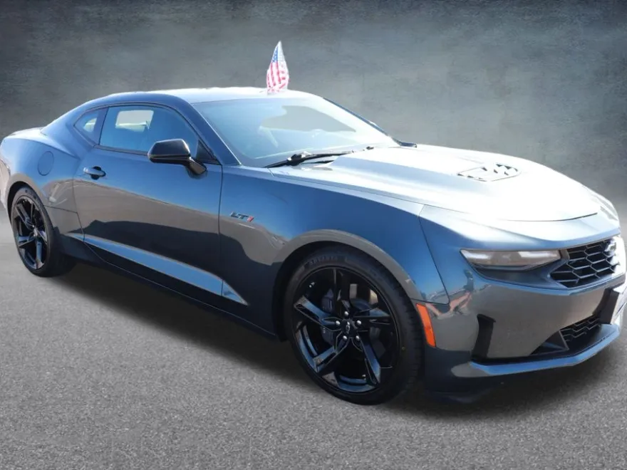 2021 Chevrolet Camaro LT1 photo 1