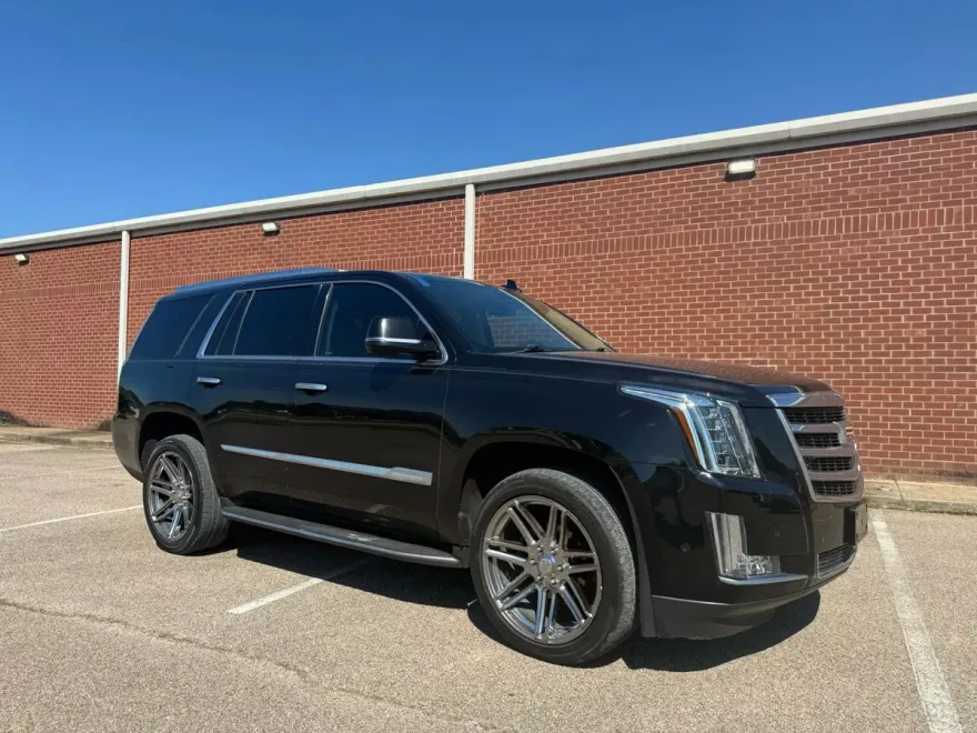 2018 Cadillac Escalade Luxury Sport photo 1