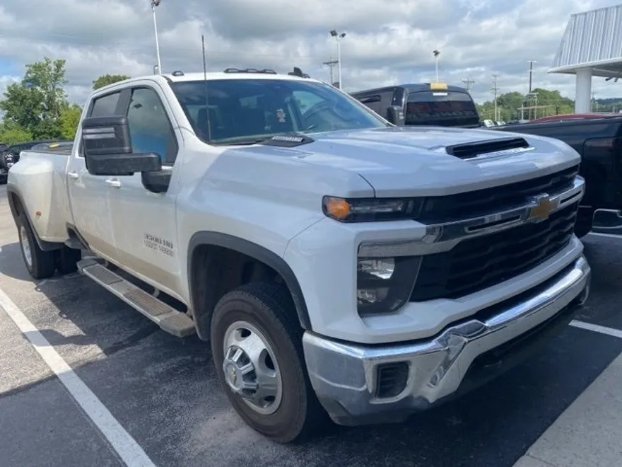 2024 Chevrolet Silverado 3500HD LT photo 1