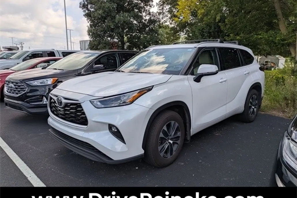 2022 Toyota Highlander XLE photo 1