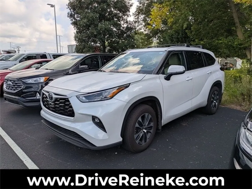 2022 Toyota Highlander XLE photo 1