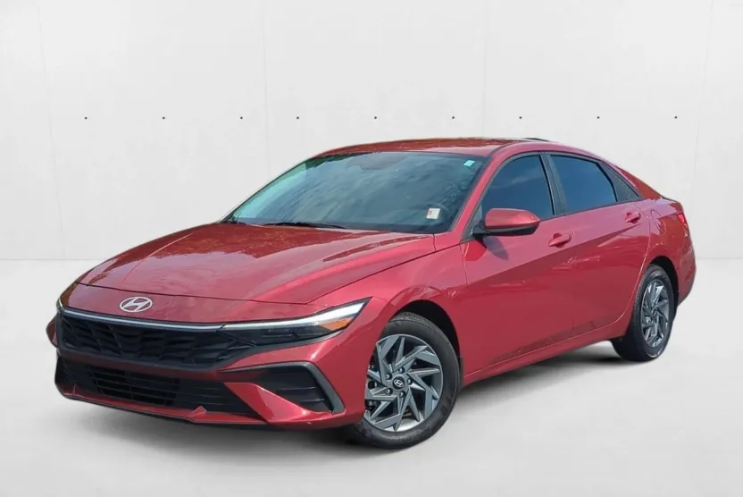 2024 Hyundai Elantra SEL photo 1