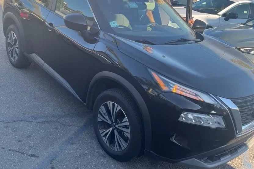 2023 Nissan Rogue SV photo 1