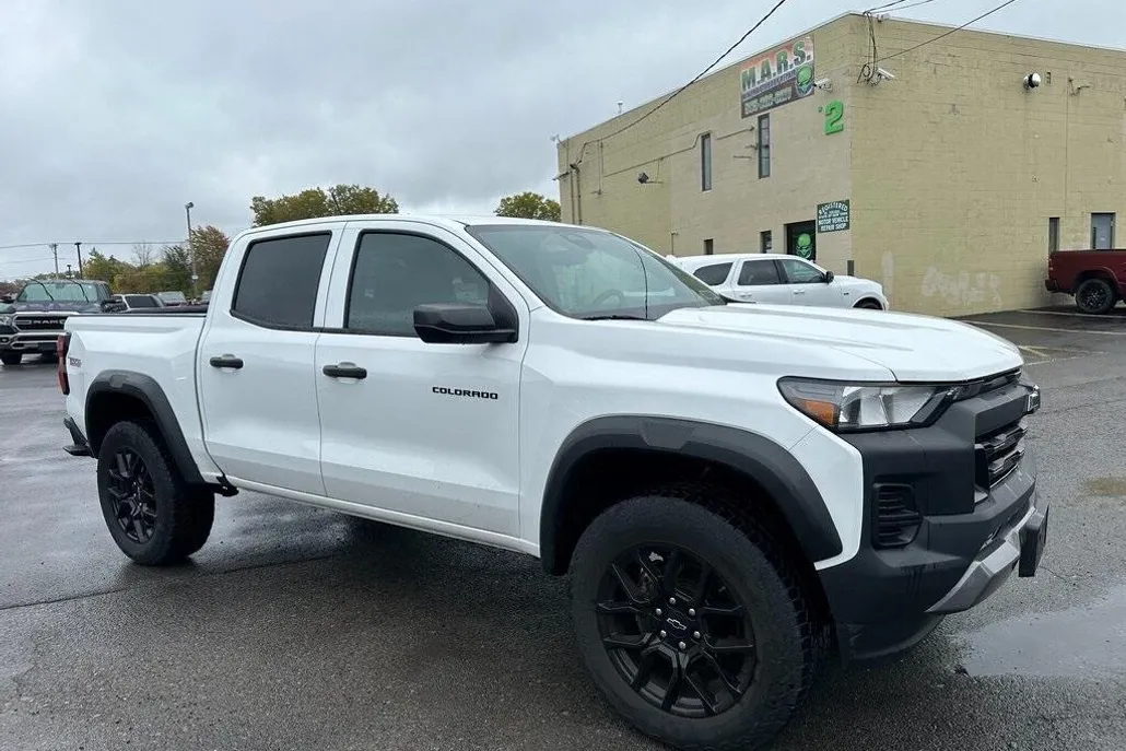 2023 Chevrolet Colorado Trail Boss photo 1