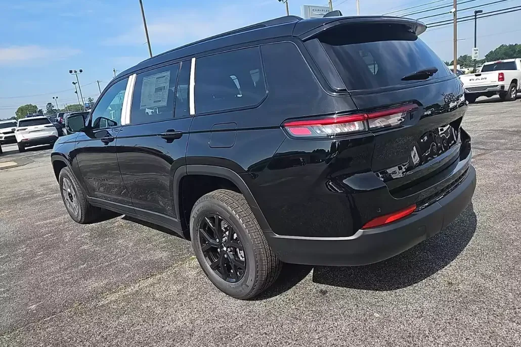 2025 Jeep Grand Cherokee Altitude photo 1