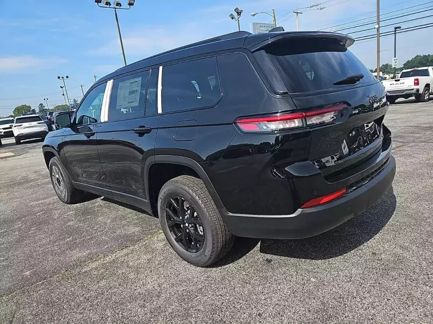 2025 Jeep Grand Cherokee Altitude photo 1
