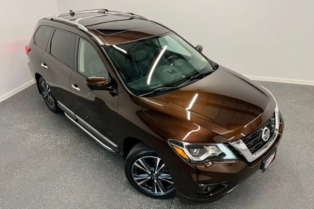 2020 Nissan Pathfinder Platinum photo 1
