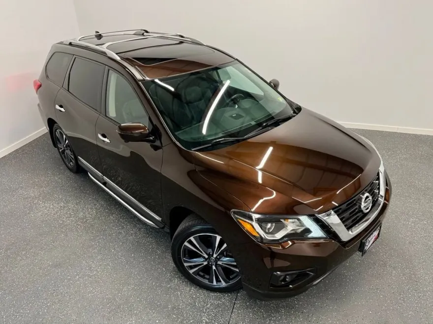 2020 Nissan Pathfinder Platinum photo 1