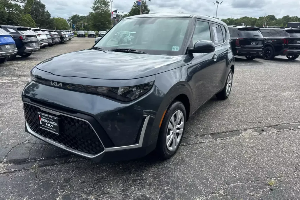 2023 Kia Soul LX photo 1
